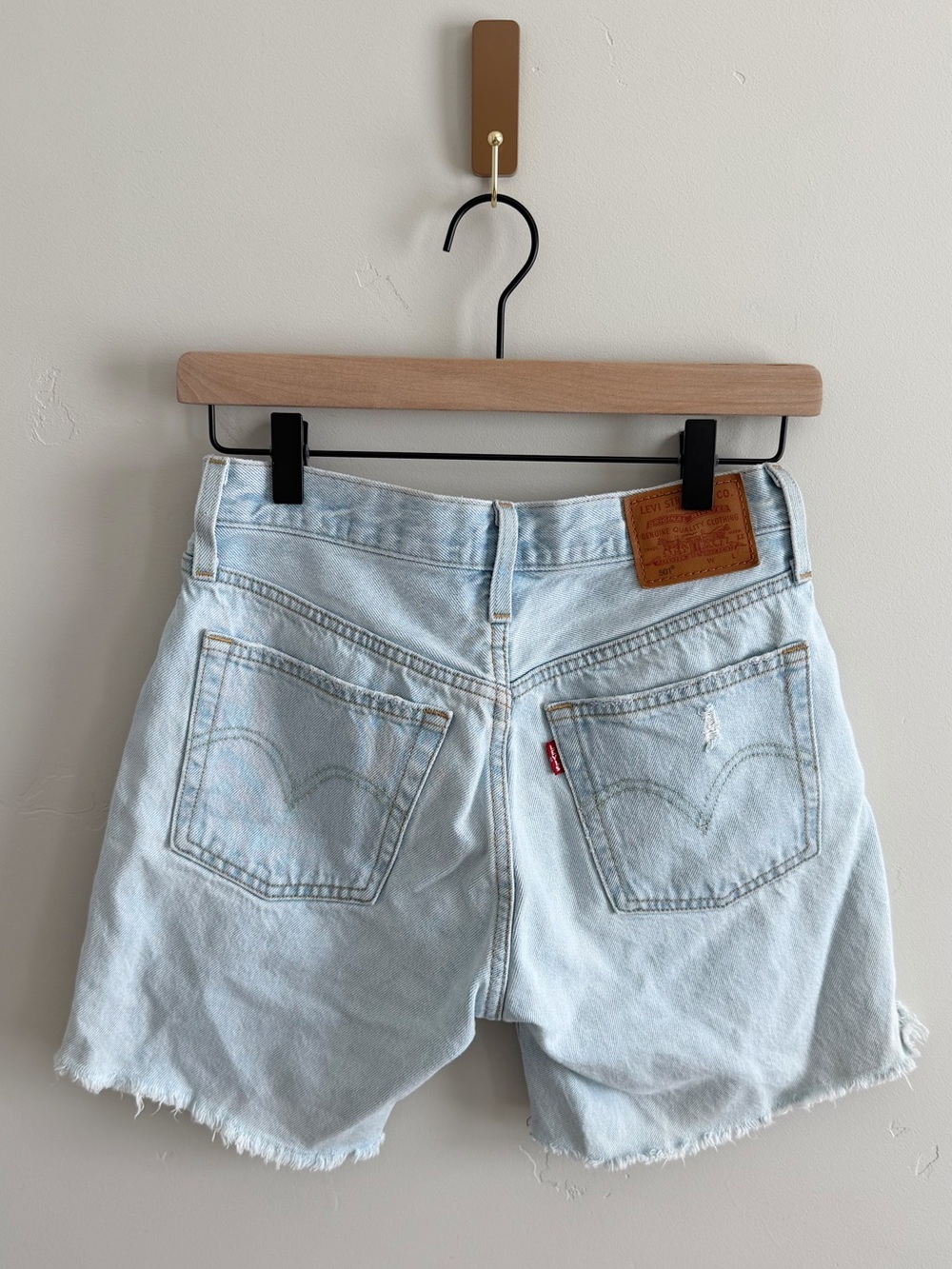 Levi’s 501 Mid Rise Shorts - Picture 3 of 5
